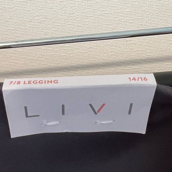 Livi Active 7/8 Legging - Picture 13 of 14